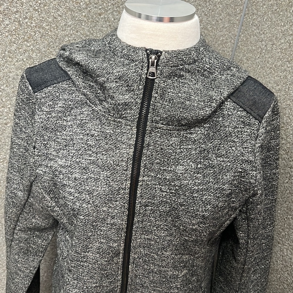 Mia Melon Waterproof and Windproof Camino Sweater Knit Hoodie Size Medium